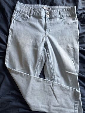 Petite Light Wash Skinny Jeans